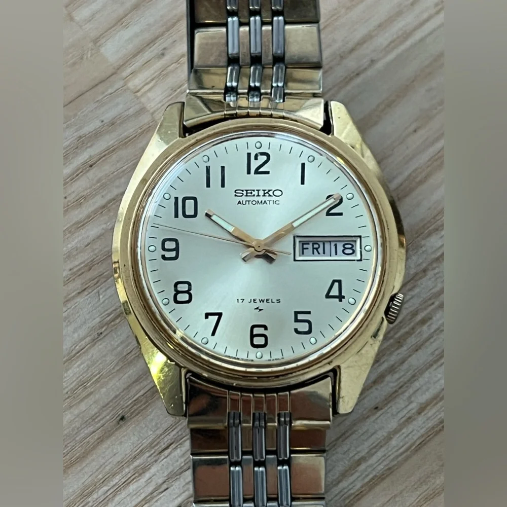 Seiko Automatic 17 Jewels Rare Vintage Men’s Watch Two-Tone Bracelet Gold Dial